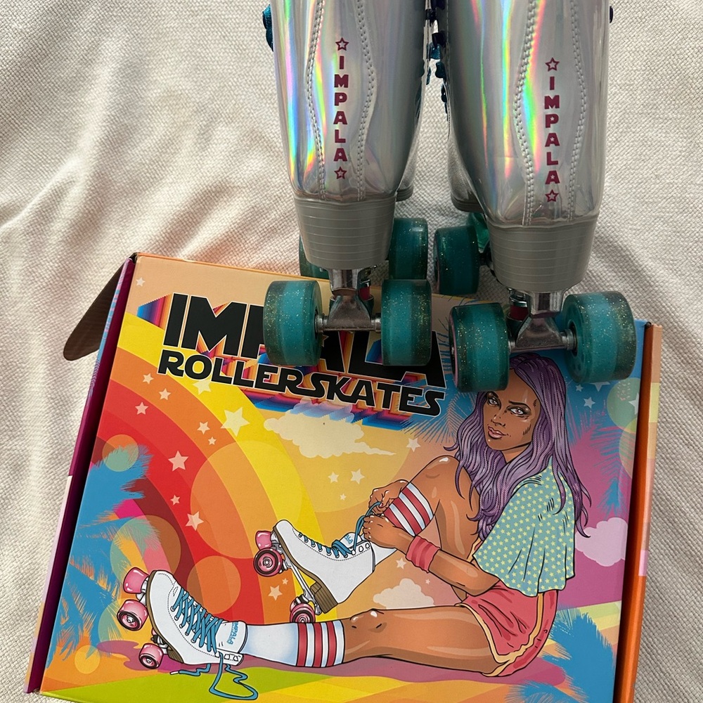 BNIB! Impala Holographic Roller Skates - size 7 - Picture 12 of 14